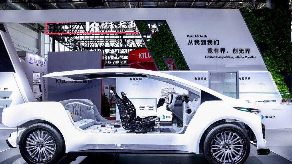 自研先进电驱亮相!北汽集团海纳川携全系产品参展链博会 自研先进电驱亮相!北汽集团海纳川携全系产品参展链博会