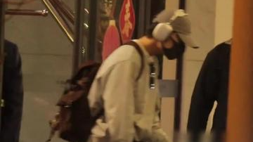 肖战落地上海参加2026电视剧品质盛典