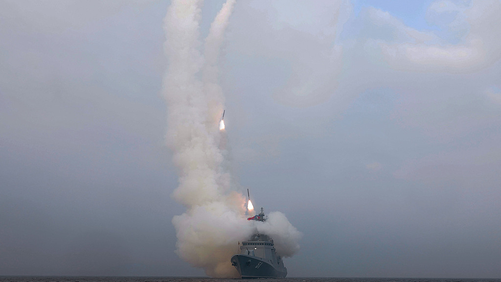 金正恩视察“崔贤”号驱逐舰　对海军核武装化推进表示满意