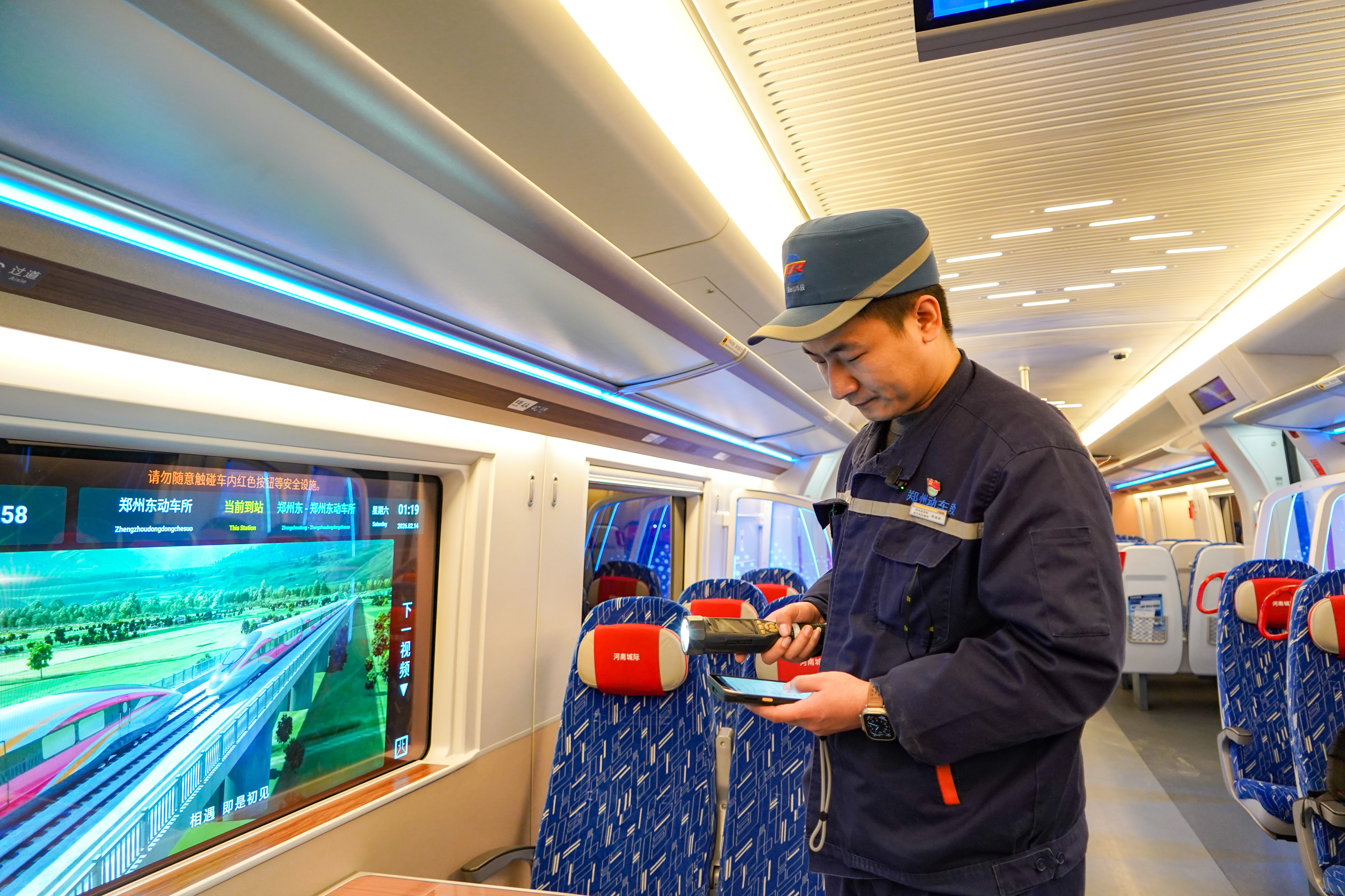 从“刷手机”到“刷车窗”，智能交互打造春运新体验