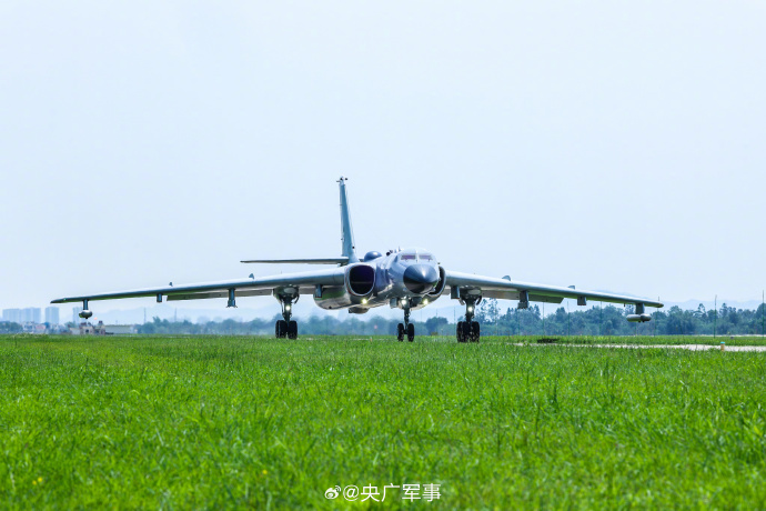 帅!空军轰炸机飞行训练高燃大图 帅!空军轰炸机飞行训练高燃大图