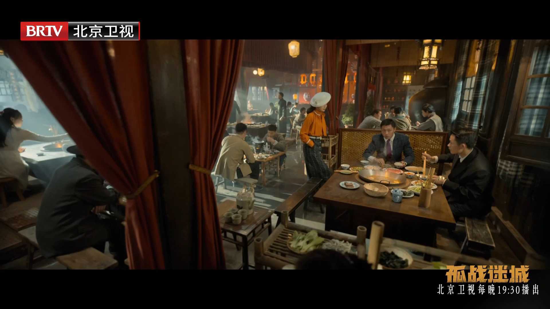 覃墨卿·辛芷蕾 在火锅店后厨与日本间谍展开激烈打斗