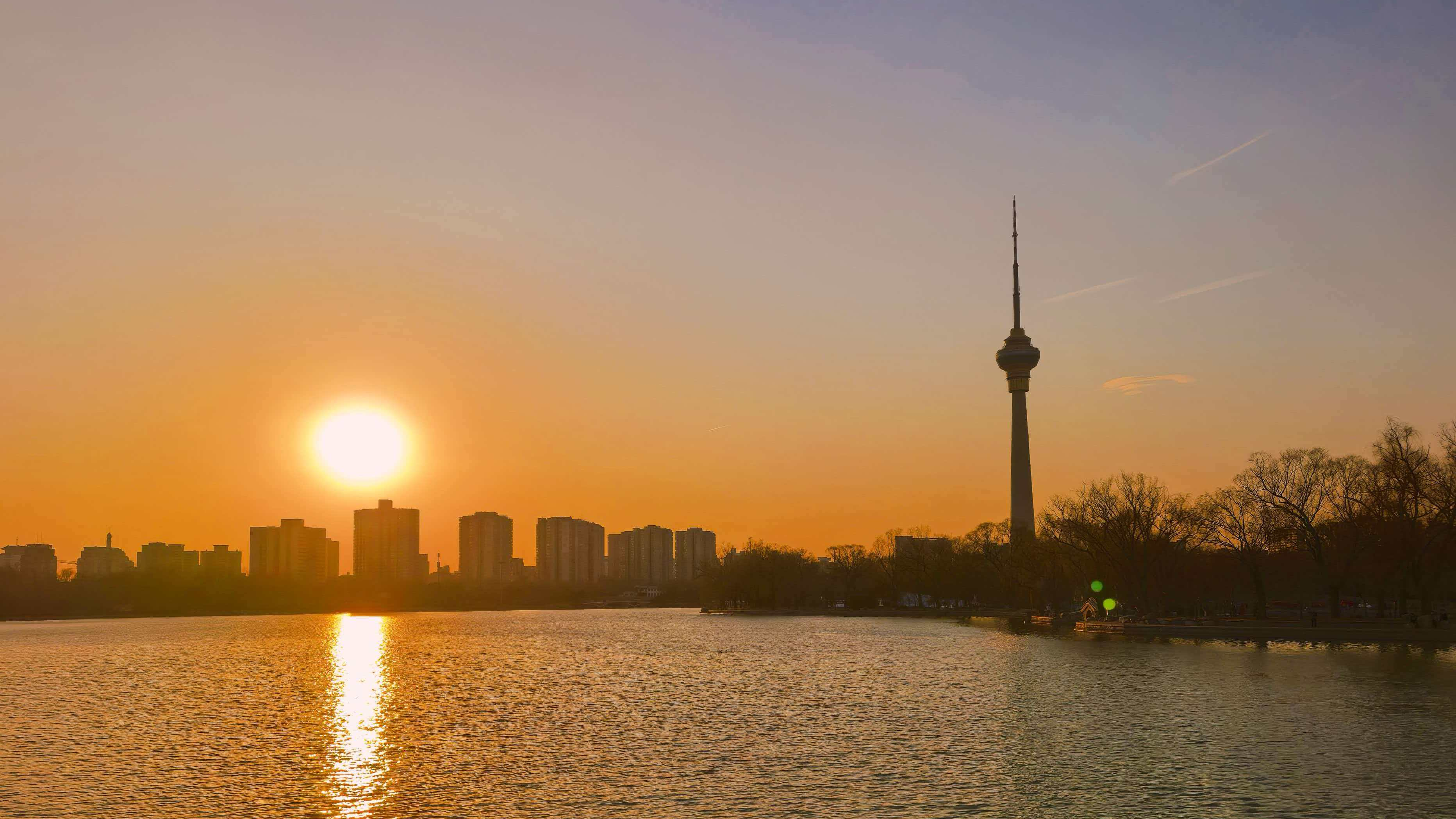 大年初一，北京天空出现玫瑰金日落