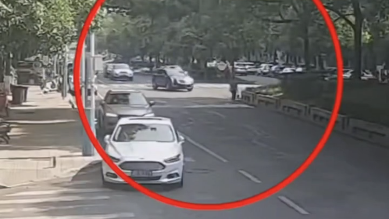 恶意别无人驾驶汽车 被记10分罚300元