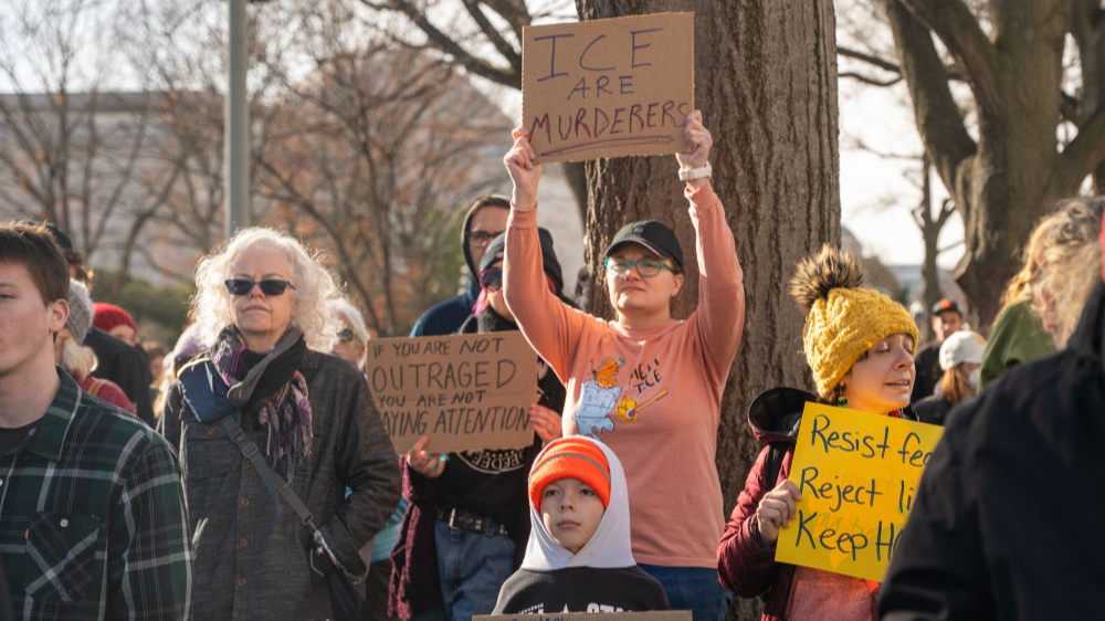 特朗普携“365项胜利”现身白宫记者会