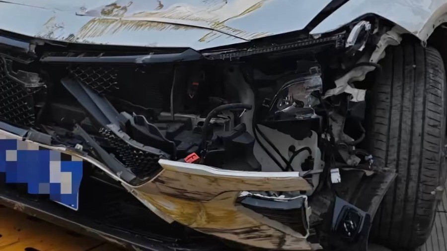 红红火火恍恍惚惚 最终撞上护栏