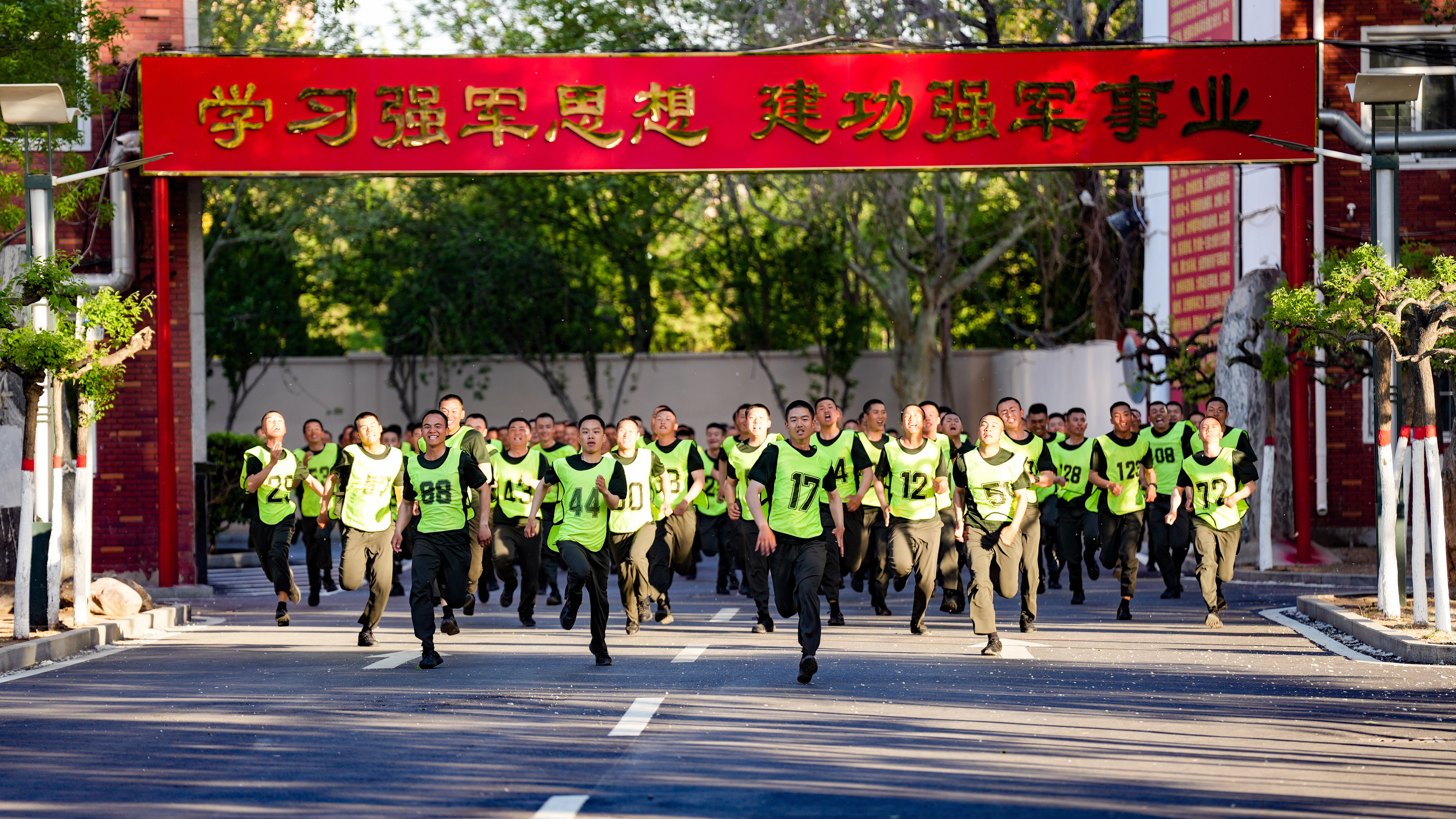 以实力为证!武警新兵阶段性考核亮相 以实力为证!武警新兵阶段性考核亮相