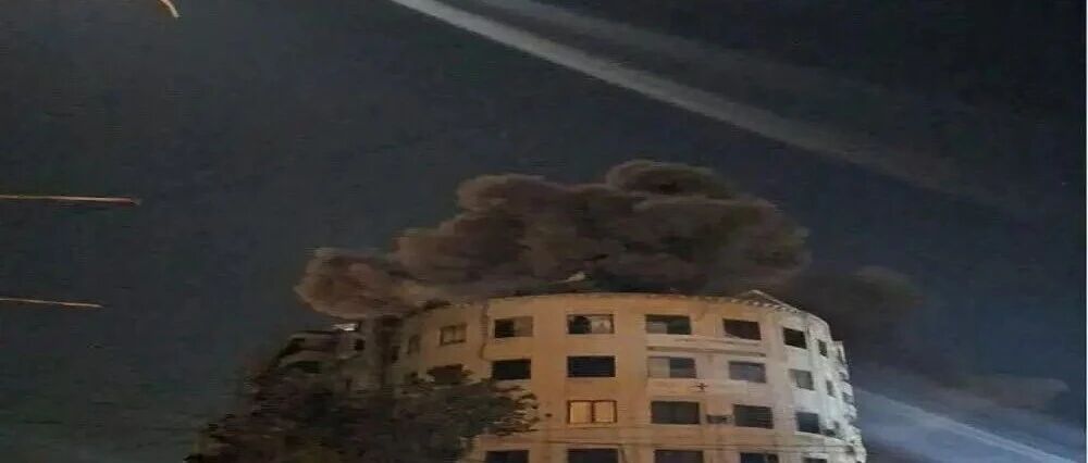 美国驻沙特大使馆传出爆炸声,“建议所有在沙特的美国公民立即避难” 美国驻沙特大使馆传出爆炸声,“建议所有在沙特的美国公民立即避难”