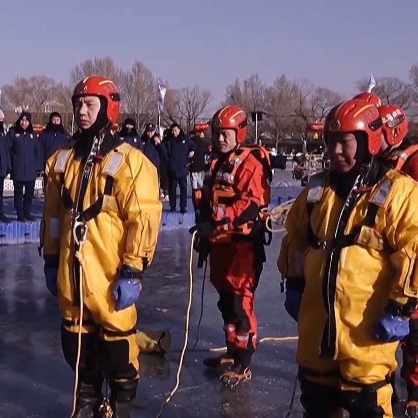 北京消防纪实：什刹海演练冰域救人