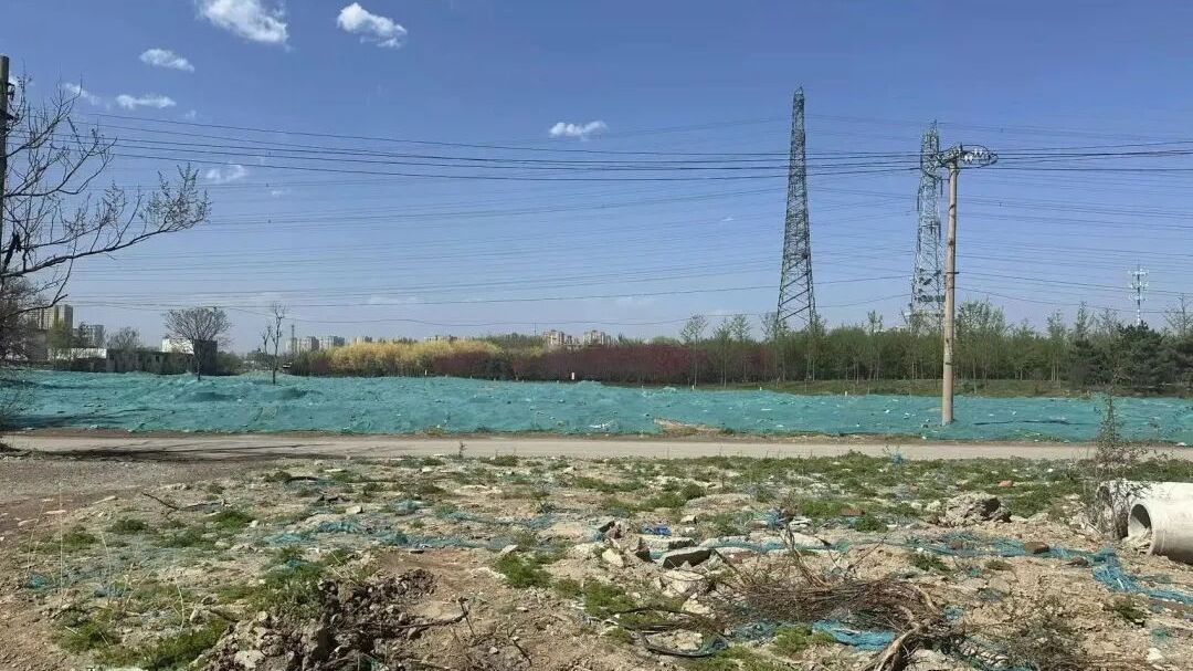 纸上名校,地上荒芜!这所优质校什么时候能建? 纸上名校,地上荒芜!这所优质校什么时候能建?