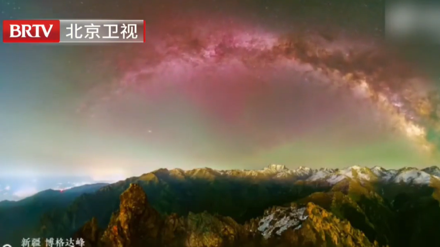 摄影师用延迟摄影记录下星空流转的璀璨画面