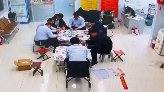 23万元现金被烧损毁 银行抢救兑付20余万元 23万元现金被烧损毁 银行抢救兑付20余万元