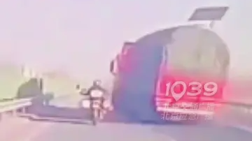 “半挂车高速2次恶意别车”后续来了