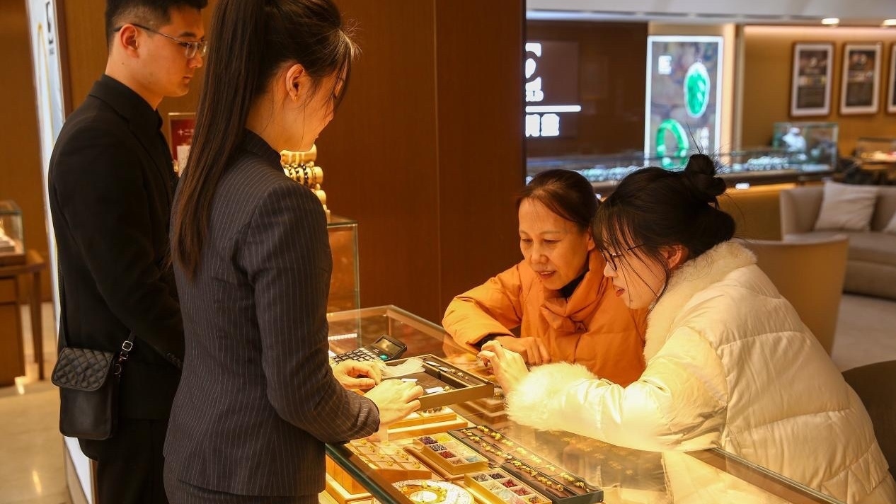 突然宣布！外资机构大幅上调黄金目标价，内资机构也看涨