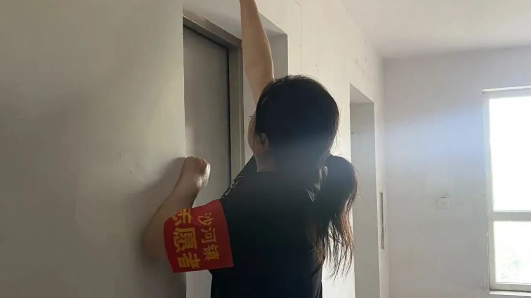 铲除“牛皮癣”，亮出社区文明新高度