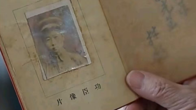 每一年都在盼望！这次，她终于等到哥哥回家