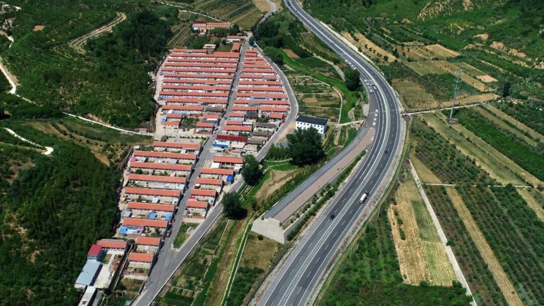 古松守望五万年文明,“北极村”帽山藏着自然与人文双重传奇 古松守望五万年文明,“北极村”帽山藏着自然与人文双重传奇