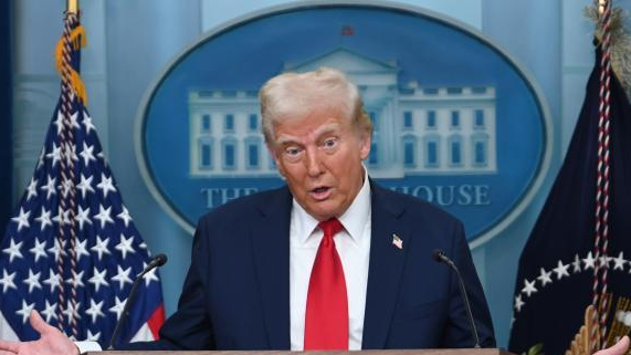 特朗普回应克林顿夫妇就爱泼斯坦案调查作证：令人遗憾