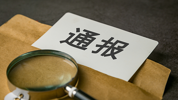 医院干部亮明身份请老师照顾孩子：公然“拼爹”，这当爹的是怎么想的？