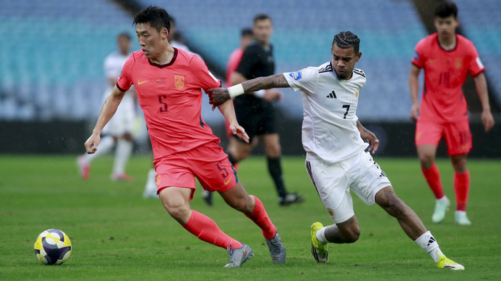 正视差距!开场连丢两球,国足0比2不敌喀麦隆队 正视差距!开场连丢两球,国足0比2不敌喀麦隆队