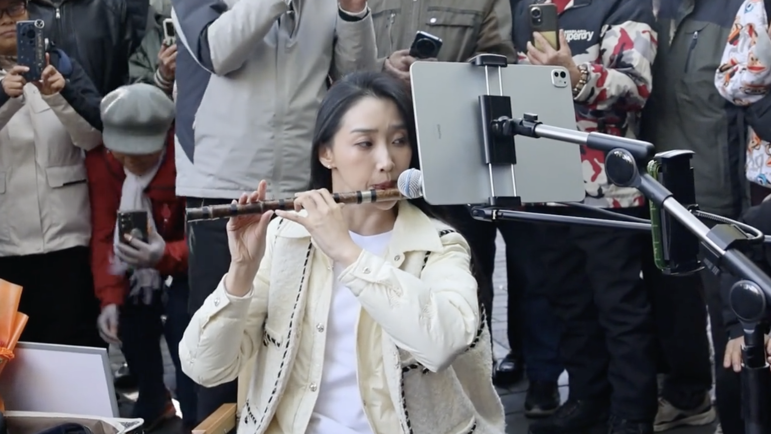 开7小时车就为听她吹笛子？“国民闺女”孙楚泊凭啥火遍全网