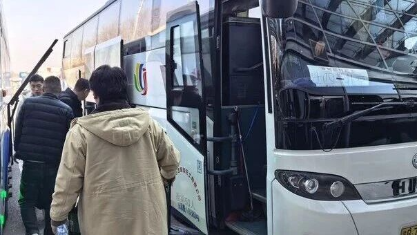 北京四座长途站迎来出京高峰，各方向车票和运力充足