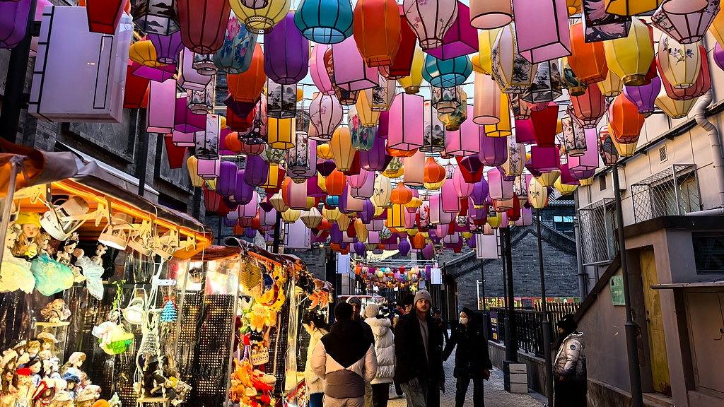 老字号推“咬春”套餐 预热春节消费热潮 老字号推“咬春”套餐 预热春节消费热潮