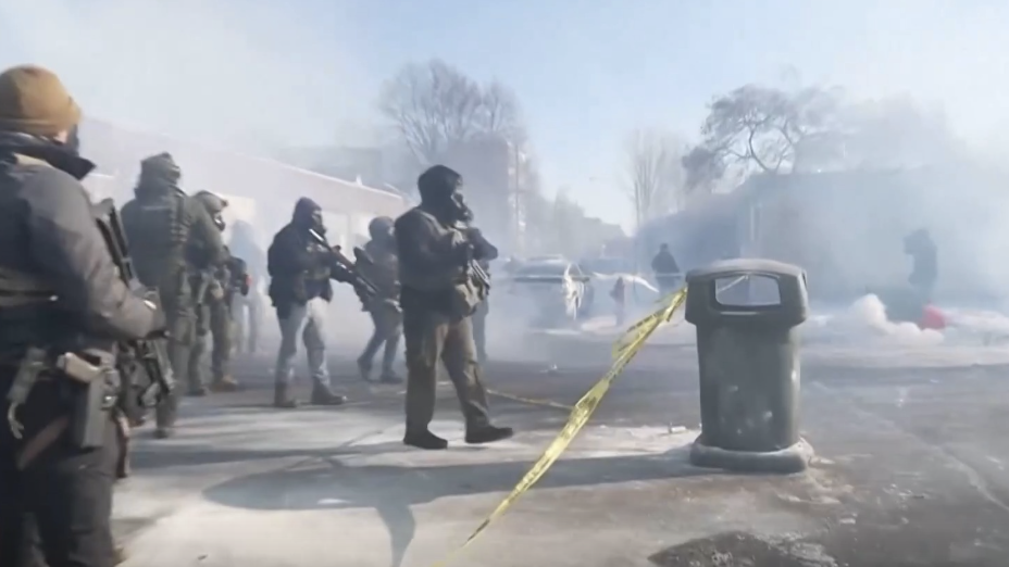 美明尼苏达州又一居民遭联邦执法人员枪击身亡 当地局势再升温 美明尼苏达州又一居民遭联邦执法人员枪击身亡 当地局势再升温