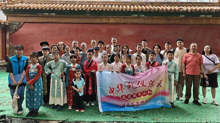 曙光凤凰城社区走进孔庙国子监,探寻礼韵传承文化 曙光凤凰城社区走进孔庙国子监,探寻礼韵传承文化