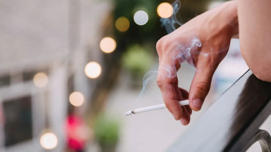 别在家里抽烟了！二手烟正在“修改”你家孩子的 DNA