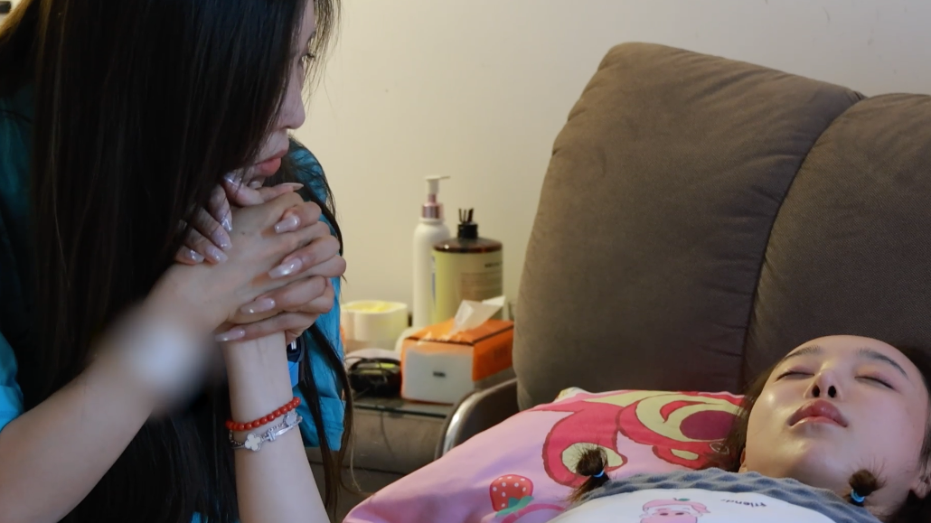 看着女儿被病痛折磨，妈妈只求她健康平安就好（9）