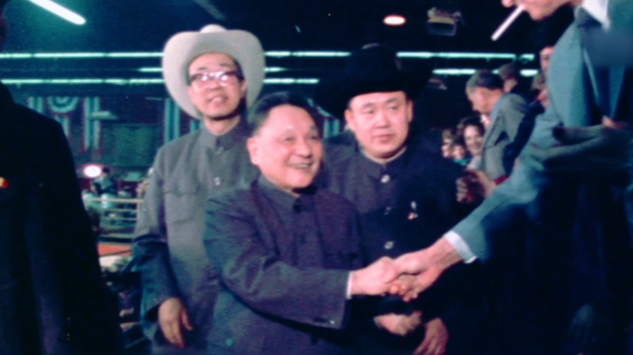 邓小平在美国戴牛仔帽火了
