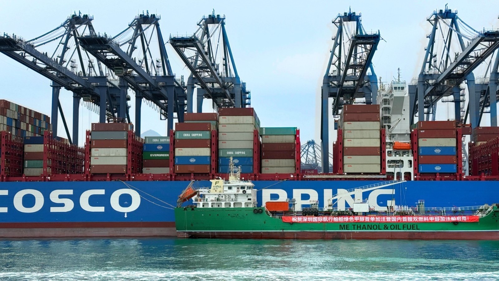 中国石化自营全国首艘双燃料甲醇加注船启用