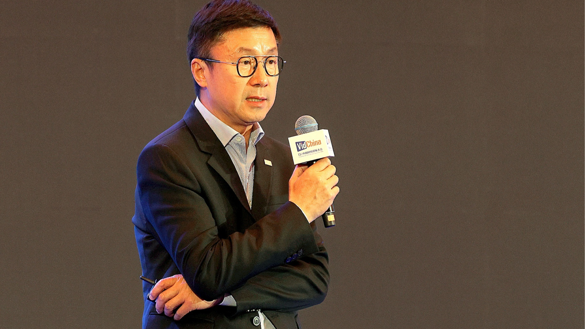 龚宇回应AI替代演员争议:实拍永远存在,网友为何仍不买账? 龚宇回应AI替代演员争议:实拍永远存在,网友为何仍不买账?