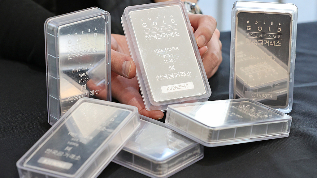 国际银价突破每盎司120美元 国际银价突破每盎司120美元