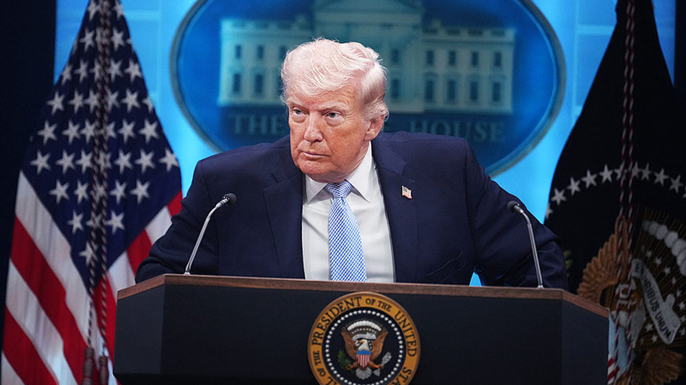 美伊谈判日期待定 伊朗重开霍尔木兹海峡 美军继续监视伊朗港口