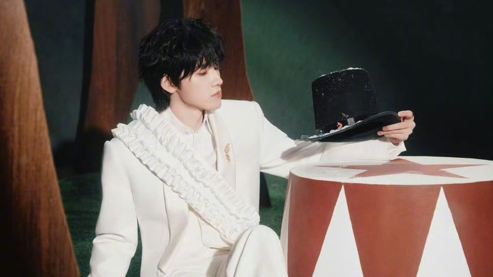 宋亚轩新歌概念照发布！精致又有童话感，颜值状态超亮眼！