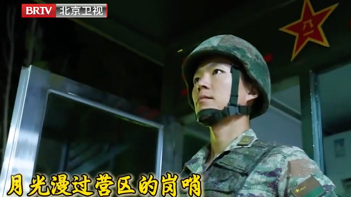 ​月满中秋，戎装守护！月下的身影，让人安心万分