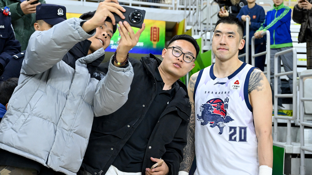 山东男篮杯赛收获满满：首次夺得季军，新外援首秀惊艳