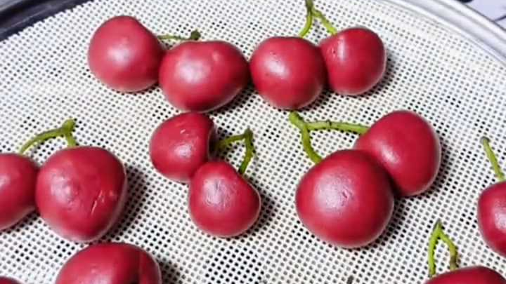 馒头界要考研吗?博主分享自制的樱桃馒头,连果核都复刻到位! 馒头界要考研吗?博主分享自制的樱桃馒头,连果核都复刻到位!