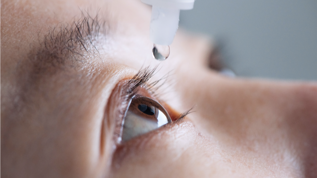 这5件事再干下去，眼睛真要“废了”！第一件就很多人做