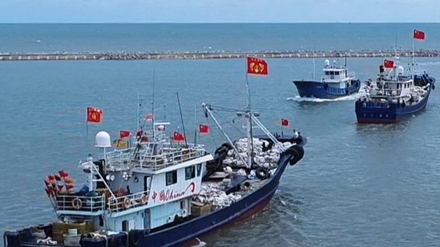 开海啦!渔民满怀期待,拔锚起航! 开海啦!渔民满怀期待,拔锚起航!