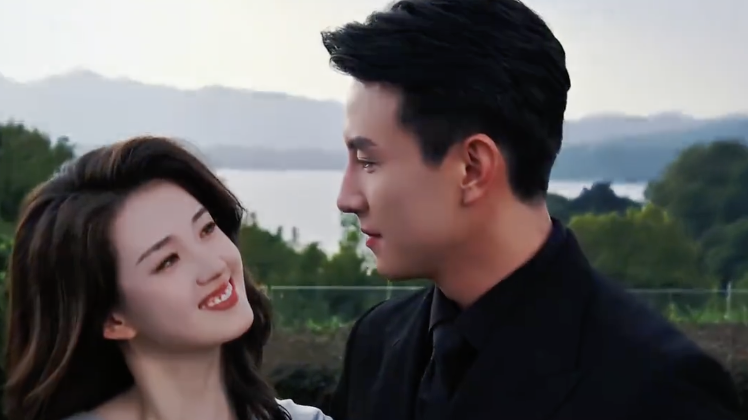 2025年红果年度短剧评选以现象级爆款《盛夏芬德拉》破40亿播放量领衔 2025年红果年度短剧评选以现象级爆款《盛夏芬德拉》破40亿播放量领衔