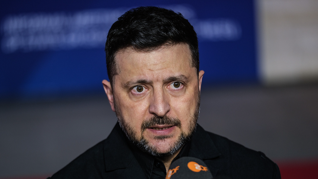 泽连斯基宣布欧盟900亿欧元贷款首笔资金将用于国防生产 泽连斯基宣布欧盟900亿欧元贷款首笔资金将用于国防生产