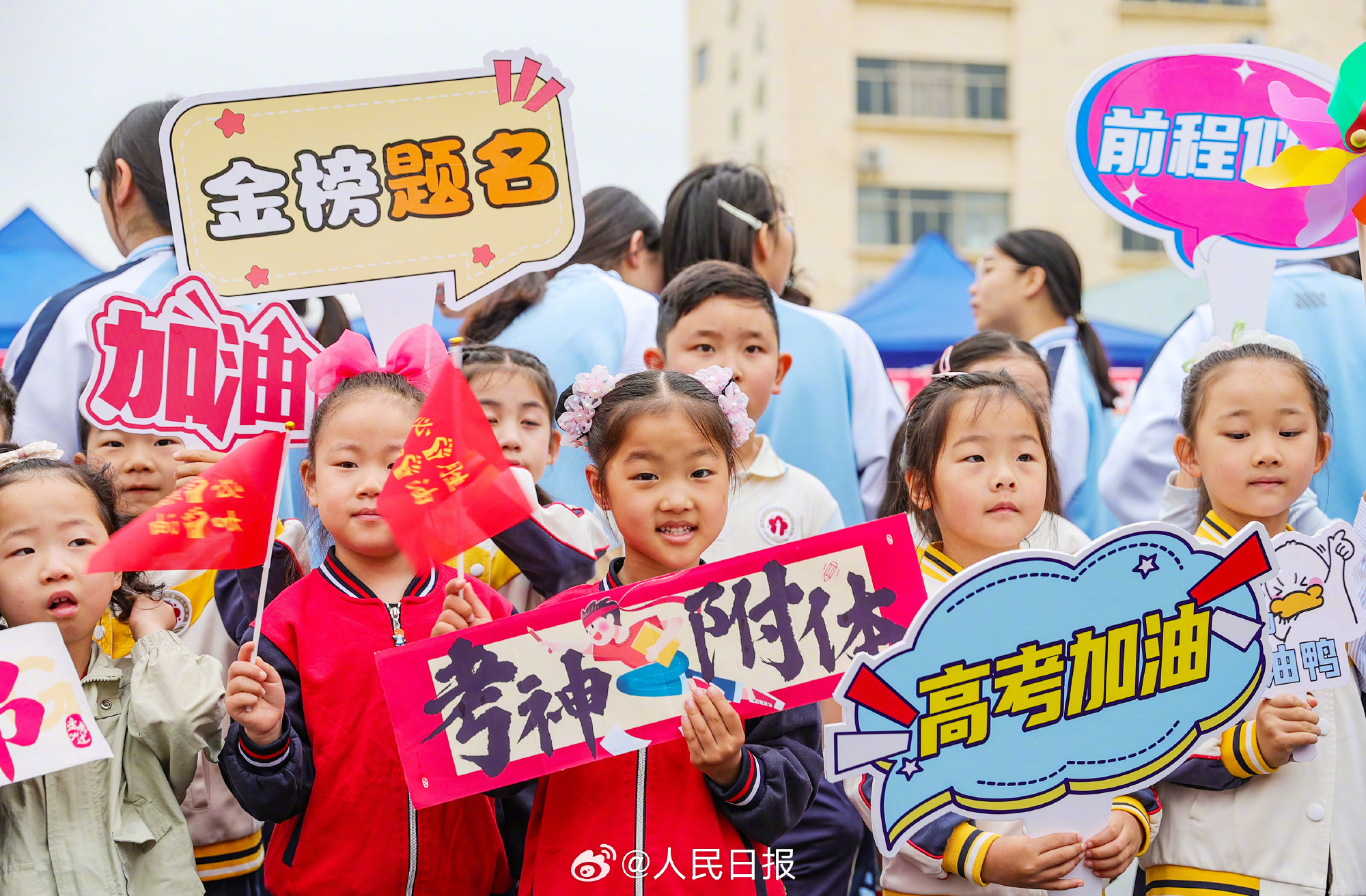 致敬奋斗时光!2026高考场外图鉴 致敬奋斗时光!2026高考场外图鉴