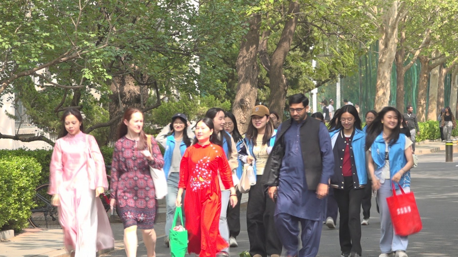 志愿服务无国度 北京语言大学有支“洋雷锋”服务队 志愿服务无国度 北京语言大学有支“洋雷锋”服务队