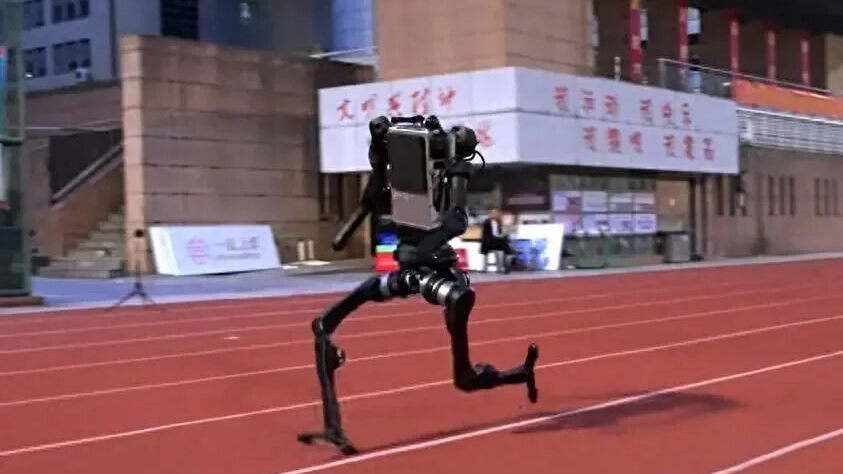 宇树机器人百米跑进10秒大关,人形机器人为何要向人类极限发起挑战? 宇树机器人百米跑进10秒大关,人形机器人为何要向人类极限发起挑战?