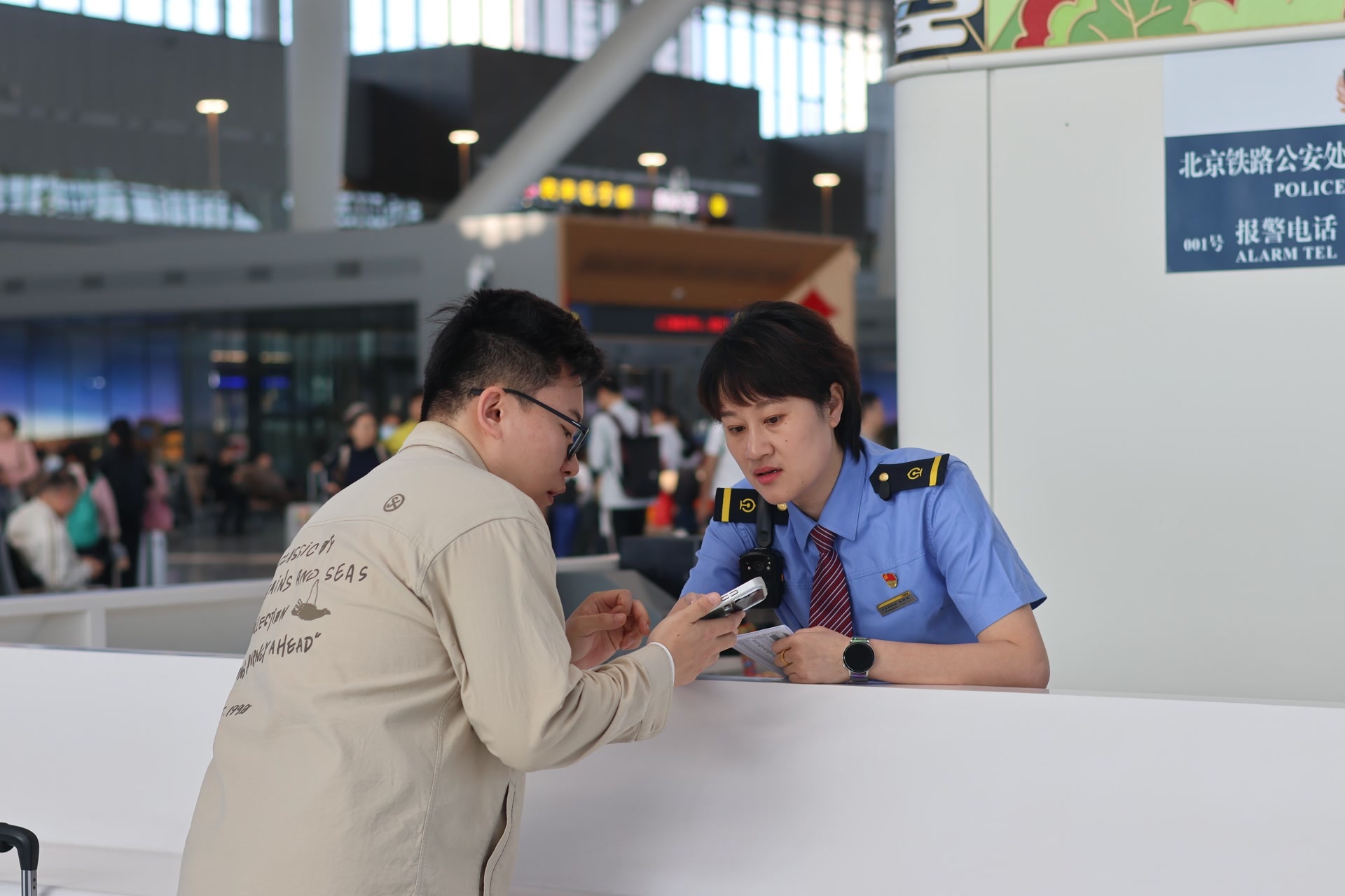 五一期间，高铁准时发车背后，离不开一群“叫醒员”！