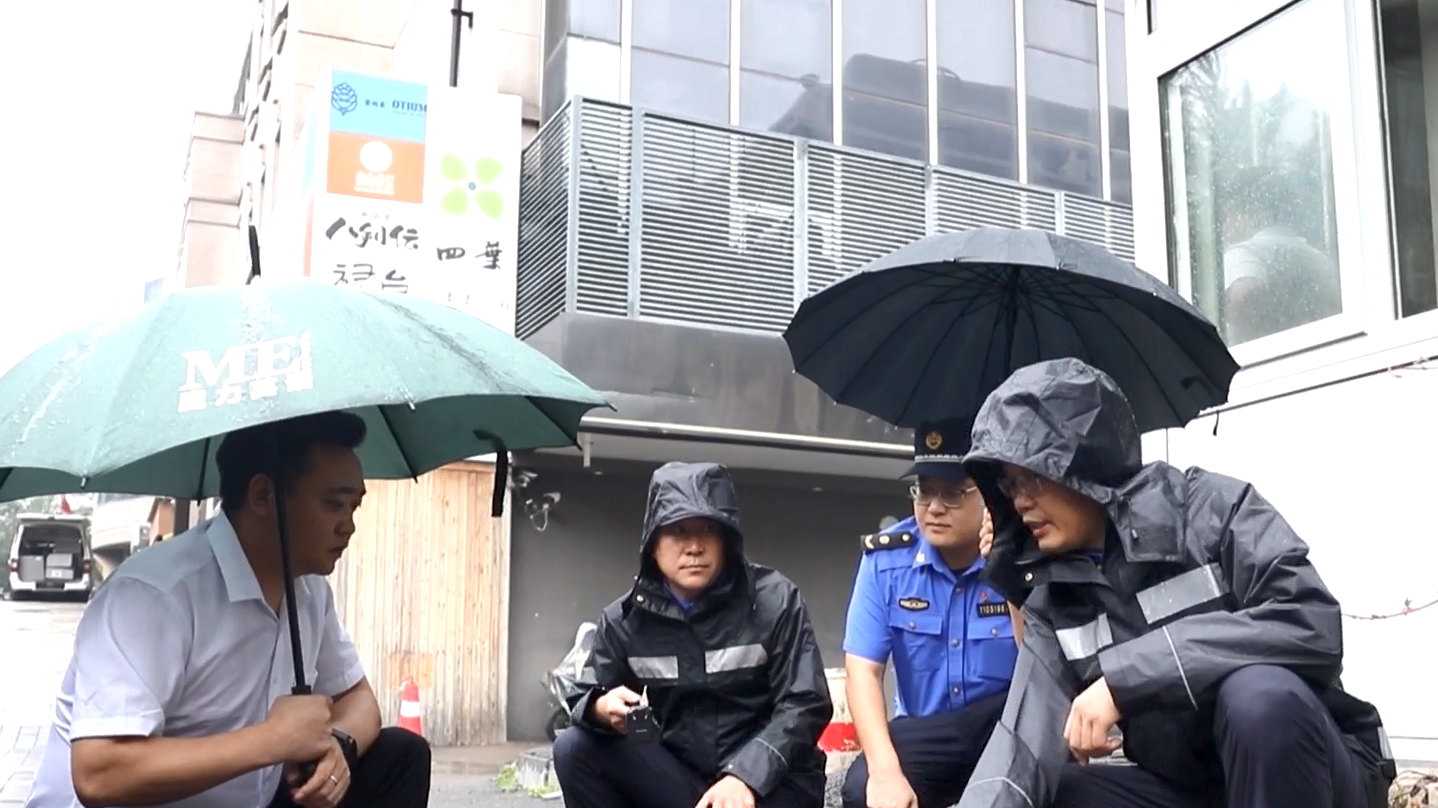 北京防汛一线：朝阳城管全力应对暴雨蓝色预警