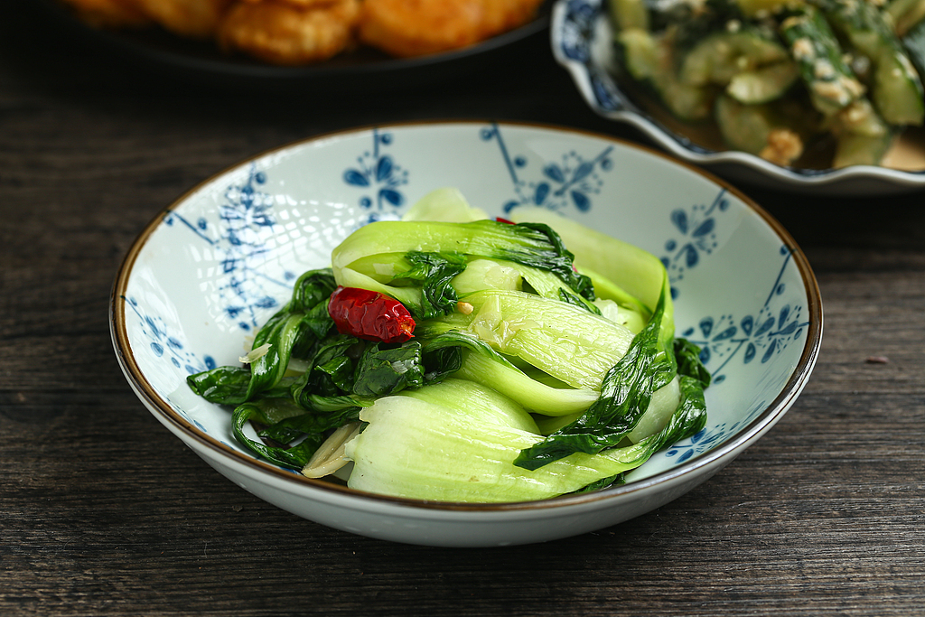 “春节剩宴”到底能不能吃？剩饭菜处理“口诀”，转给家人→_北京时间
